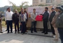 ओमैक्स पाम ग्रीन व आनंदम सोसाइटी में थैला बैंक खुला