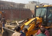 वैदपुरा में चला ग्रेटर नोएडा प्राधिकरण का बुल्डोजर