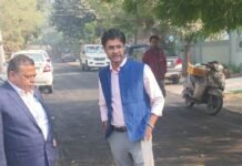 नगर आयुक्त ने लिया निर्माण कार्यो का जायजा, गुणवत्ता की जांच की दिए निर्देश