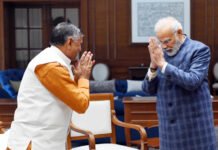 प्रधानमंत्री नरेंद्र मोदी से उत्तर प्रदेश के कारागार मंत्री ने की मुलाकात