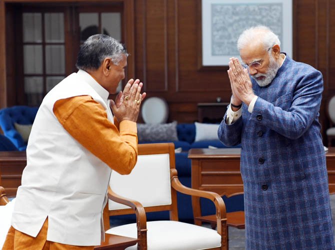 State-Minister-Prisons- and-Home-Guards-Met-PM-Modi (5)