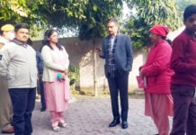 डीएम ने किया कंपोजिट विद्यालय का औचक निरीक्षण