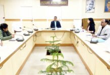 खाद्यान्न में घोटालेबाजी पर विक्रेता के खिलाफ की जाए सख्त कार्रवाई: डीएम