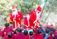 लोनी नगर पालिका की अनोखी पहल, क्रिसमस पर सांता क्लॉस की ड्रेस पहनकर स्कूल पहुंची टीम