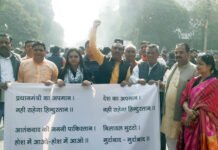 पार्षद मनोज गोयल ने सिरफिरे बिलावल भुट्टो के पुतले पर बरसाए जूते