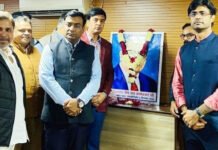 महापरिनिर्वाण दिवस: नगर आयुक्त ने दी डॉ भीमराव अंबेडकर को श्रद्धांजलि
