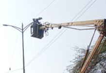 लाईटों से रौशन हुई शहर की सड़कें
