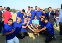 नगर आयुक्त के नेतृत्व में टीम ब्लू इलेवन विजयी रेड इलेवन को 9 विकेट से पीटा