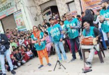 नुक्कड़ नाटक मंचन में दी बालिका शिक्षा, निपुण भारत, डीबीटी की जानकारी