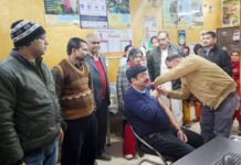 कोरोना से बचाव के लिए पार्षद ने की चिकित्सा केंद्र वैशाली में बूस्टर डोज की शुरुआत