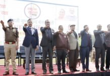 वाहन चलाते समय यातायात नियमों का पालन जरुरी: डीएम