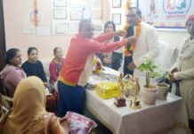 सास-बेटा-बहू सम्मेलन में परिवार नियोजन के लिए किया जागरुक