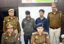 ऑटो में सवारियों को बैठाकर चाकू की नोक पर करते थे लूटपाट