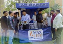 कर्मचारियों के लिए निगम में लगा स्वास्थ्य बीमा पॉलिसी शिविर, कर्मचारियों ने ली जानकारी
