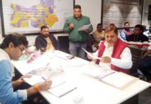 नगर आयुक्त ने कर्मचारियों के हित से जुड़े मुद्दों को लेकर यूनियन के पदाधिकारियों के साथ की चर्चा
