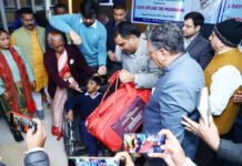 राज्यमंत्री असीम अरुण ने दिव्यांग बच्चों को बांटी टीएलएम किट