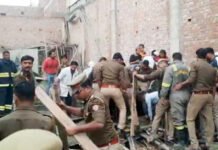 लोनी में निर्माणाधीन फैक्ट्री की शटरिंग गिरने से दो मजदूरों की मौत, 8 घायल