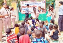 एनएसएस इकाई के स्वयंसेवकों ने साक्षरता के प्रति लोगों को किया जागरूक