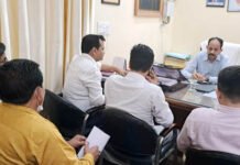 अवैध शराब के अड्डों को जड़ से खत्म करें आबकारी निरीक्षक वरना होगी कार्रवाई: राकेश बहादुर सिंह