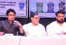 नगर आयुक्त ने विकास कार्यों को लेकर अधिकारियों एवं निवर्तमान पार्षदों के साथ की बैठक