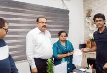 कैंप कार्यालय पर नगर आयुक्त ने की कर वसूली को लेकर समीक्षा