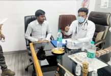 निगम कर्मचारियों के लिए नगर आयुक्त ने लगाया स्वास्थ्य कैंप, डॉक्टरों ने चेकअप कर दी दवाई