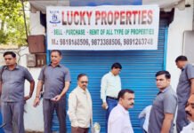 बकाएदारों पर नगर निगम ने कसा शिकंजा, सील की दुकान