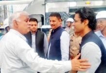मुख्य सचिव दुर्गा शंकर मिश्र ने थपथपाई नगर आयुक्त की पीठ