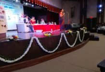 पारिवारिक होली मिलन में कवि सम्मेलन कर मनाया होली मिलन समारोह