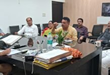 इंदिरापुरम हैंडोवर को लेकर नगर आयुक्त ने पार्षदों संग की बैठक