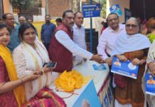 वैशाली सेक्टर-1 में महिला सशक्तिकरण को बढ़ावा, बांटे गए सेनेटरी नैपकीन