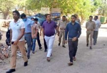 निरीक्षण के दौरान नगर आयुक्त ने लोगों को पढ़ाया स्वच्छता का पाठ