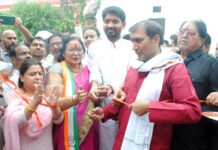 कांग्रेस प्रत्याशी पुष्पा रावत के चुनाव कार्यालय का राष्ट्रीय सचिव ने किया उद्घाटन