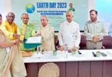 गाजियाबाद की शिक्षिका लक्ष्मी त्यागी को मिला अर्थ स्टार सम्मान