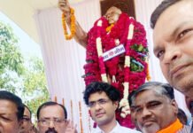 नगर आयुक्त ने डॉ. भीमराव अंबेडकर को दी श्रद्धांजलि