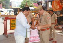 पुलिस की चाक-चौबंद व्यवस्था, डीएफएमडी मशीन से होकर गुजर रहे प्रत्याशी