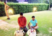 बिना लाइसेंस के रिया फार्म हाउस में चल रहा था बार, पिलाई जा रही थी हरियाणा की शराब