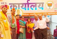 वैश्य अग्रवाल परिवार संस्था भाजपा पार्षदों के पक्ष में मांगे वोट