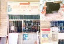 सेल्समैन की मौजूदबी में शराब की दुकान में चोरी, सेंध लगाकर रुपए व शराब की बोतल लेकर बदमाश फरार