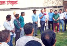 नगर आयुक्त ने सफाई कर्मियों को मतदान के लिए किया जागरूक