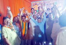 गलती हुई तो कर देना माफ, विकास के नाम पर करें वोट: प्रवीण चौधरी
