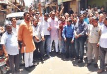 अवैध अतिक्रमण पर चला निगम का बुलडोजर, विरोध में व्यापारियों ने बाजार किया बंद