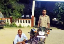 मतगणना में दोगुने दामों में तस्करी के लिए खरीदा था शराब पहुंचा जेल