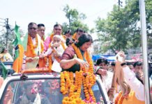 भाजपा महापौर प्रत्याशी ने रोड़ शो के जरिए किया शक्ति प्रदर्शन, उमड़ा हुजूम