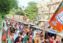 भाजपा पार्षद प्रत्याशी विनय चौधरी ने जनसभा व रोड शो में झोंकी ताकत