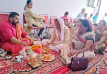 वार्ड-83 निर्दलीय प्रत्याशी कुसुम सिंह के चुनाव कार्यालय का उद्घाटन