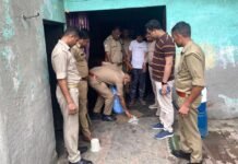 गाजियाबाद के ग्रामीण क्षेत्रों में पानी के पाउच में बेचते थे कच्ची शराब