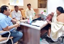 महापौर ने की अधिकारियों के साथ बैठक, क्षेत्र में निरीक्षण करने के निर्देश