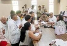 संपूर्ण समाधान दिवस में 120 शिकायतों में 12 का निस्तारण