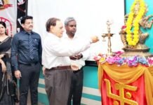बीडीएस के विद्यार्थियों के लिए व्हाइट कोट एंड एकेडमिक अवार्डस सेरेमनी का आयोजन